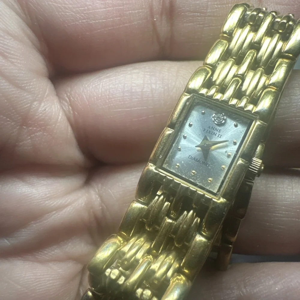 Working VTG Anne Klein Ladies Watch Fit 7in Gold Tone Quartz new battery 14mm